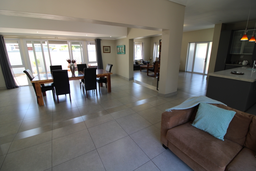 5 Bedroom Property for Sale in Kingswood Golf Estate Western Cape